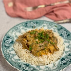 SPECIALITY PRODUCT BEEF AND MUSHROOM STROGONOFF + RICE